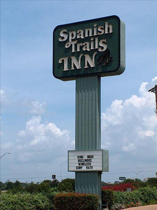 Spanish Trails Inn 메스키테 로고 사진